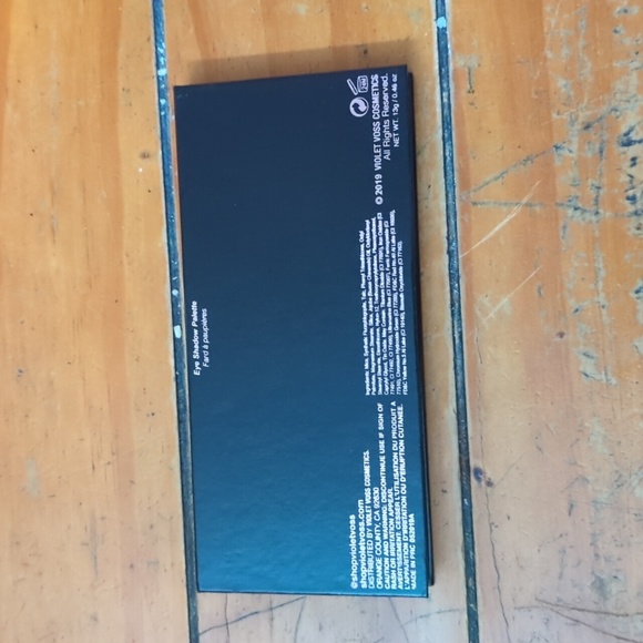 Violet Voss Essentials palette - Picture 4 of 4